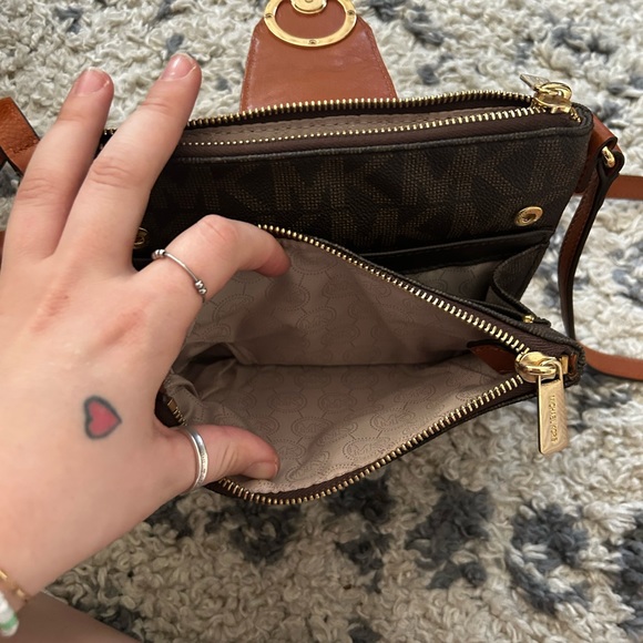 Michael kors shoulder cross body - Picture 4 of 5